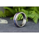 TITÁN ÉS 14K ROZÉARANY KARIKAGYŰRŰ PÁR - KÉK OPÁL ÉS NAPKŐ KEVERÉKÉVEL 