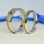 14K FEHÉR ÉS 14K SÁRGA ARANY LÁNC DÍSZÍTÉSES KARIKAGYŰRŰ PÁR