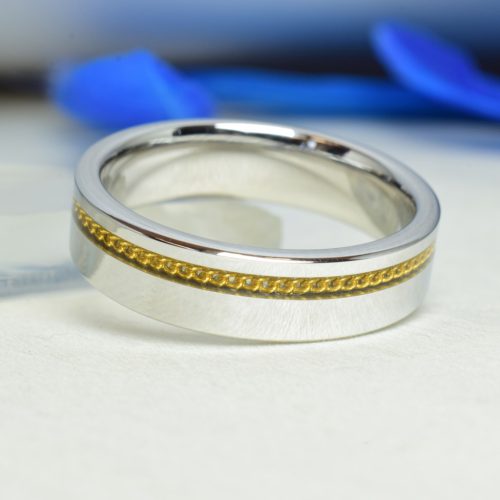 Karikagyűrű - 18 karátos Sárga arany lánc díszítéssel