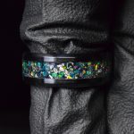 FEKETE KERÁMIA GYŰRŰ, GIBEON METEORIT, FEKETE TURMALIN ÉS ZÖLD OPÁL BERAKÁSSAL