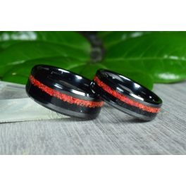   Fekete kerámia gyűrűpár, obszidián és vörös opál berakással