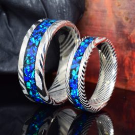   FAZETTÁLT DAMASZKUSZI ACÉL GYŰRŰPÁR, FEKETE TURAMLIN ÉS KÉK OPÁL BERAKÁSSAL
