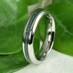 Nemesacél gyűrű, antimonit kristály és malachit berakással, 4 mm