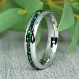   Nemesacél gyűrű, fekete turmalinnal és zöld opál berakással, 4 mm