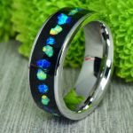 Nemesacél gyűrű, fekete obszidián, zöld és kék opál berakással, 7 mm