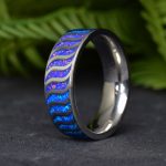 NEMESACÉL KARIKAGYŰRŰ, SZÍNÁTMENETES OPÁL HULLÁM MINTÁZATTAL