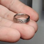 Áramköri lap - Nemesacél karikagyűrű szálcsiszolt külsővel és gyémánt kővel - 5,5 mm