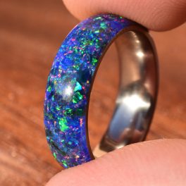   Titán gyűrű, éjsötét kék és sötétzöld opál berakással, 6 mm