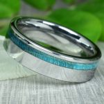 Wolfram-karbid gyűrű, kék karéliai nyírfa berakással