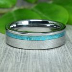 Wolfram-karbid gyűrű, kék karéliai nyírfa berakással