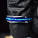 WOLFRAM-KARBID GYŰRŰ, LAPIS LAZULI ÉS ÓCEÁNKÉK OPÁL BERAKÁSSAL