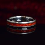 WOLFRAM-KARBID GYŰRŰ, TŰZVÖRÖS OPÁL ÉS METÁL PIGMENT BERAKÁSSAL - IZZÓ LÁVA