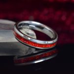 WOLFRAM-KARBID GYŰRŰ, TŰZVÖRÖS OPÁL ÉS METÁL PIGMENT BERAKÁSSAL - IZZÓ LÁVA