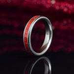 WOLFRAM-KARBID GYŰRŰ, TŰZVÖRÖS OPÁL ÉS METÁL PIGMENT BERAKÁSSAL - IZZÓ LÁVA