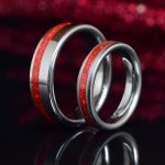 WOLFRAM-KARBID GYŰRŰ, TŰZVÖRÖS OPÁL ÉS METÁL PIGMENT BERAKÁSSAL - IZZÓ LÁVA